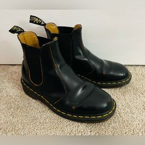 Dr. Marten’s Doc Marten 2976 Chelsea Boots women’s 7 Black AirWave Leather